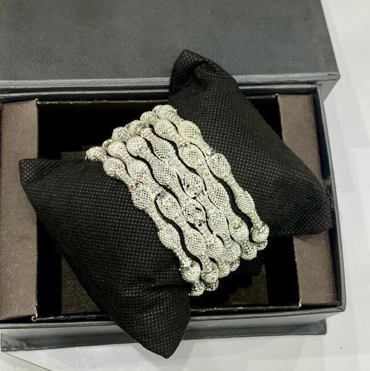 WHITE GOLD BANGLE (00)